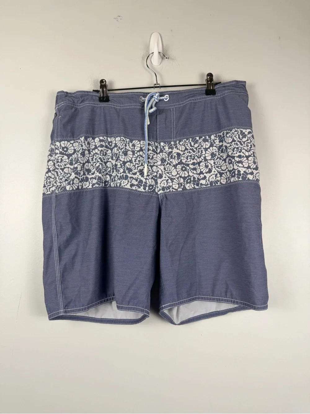 JOHNNIE-O LOBOS HALF ELASTIC SWIM TRUNK IN HELIOS BLUE SZ XL